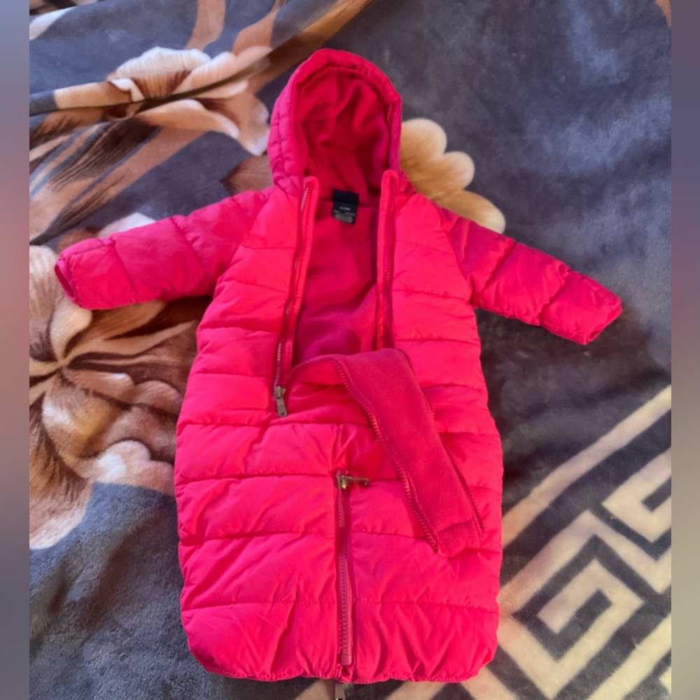 Nike baby bunting suit size 6/9 months